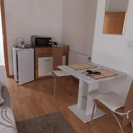 Privat Zimmer Kf *